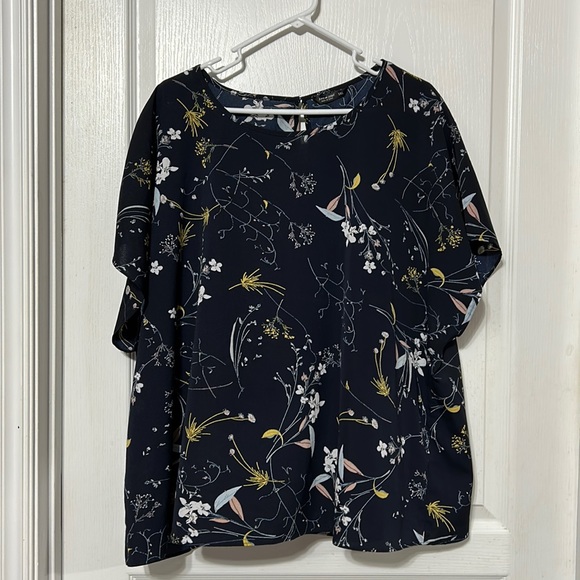 SHEIN Tops - 🆕SHEIN Blouse